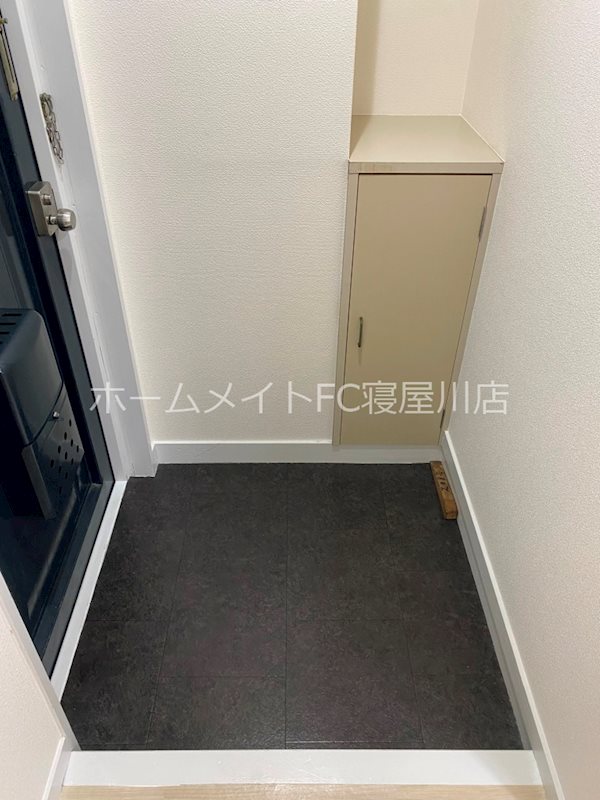 シャルル四条畷駅前 玄関