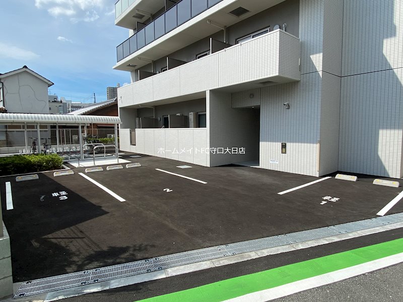 M.R　Residence 駐車場
