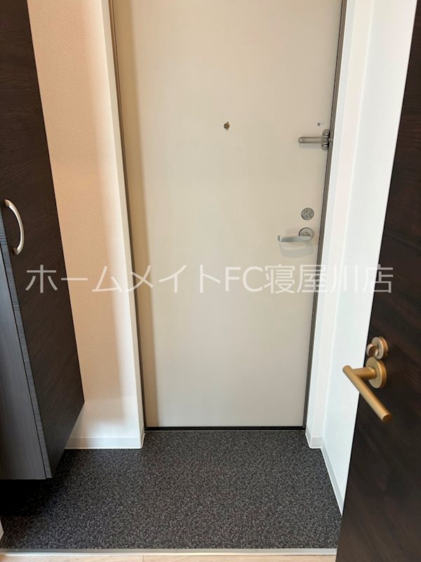 ジーメゾン寝屋川市秦町アリビオ 玄関