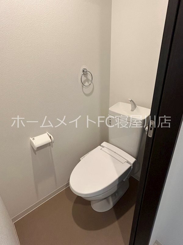 ジーメゾン寝屋川市秦町ルシェール   トイレ
