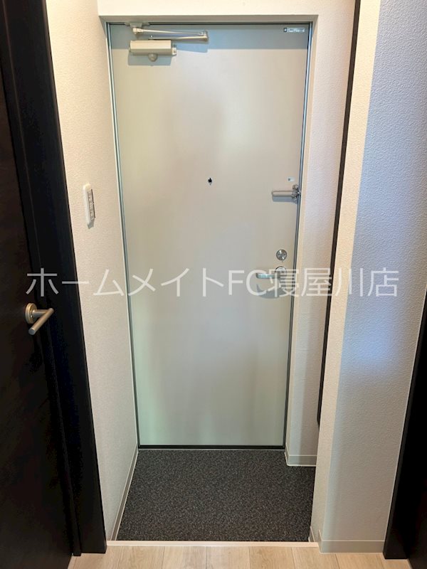 ジーメゾン寝屋川市秦町ルシェール   玄関