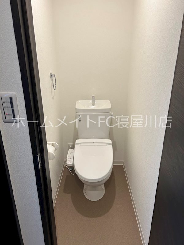 ジーメゾン寝屋川市秦町ルシェール   トイレ