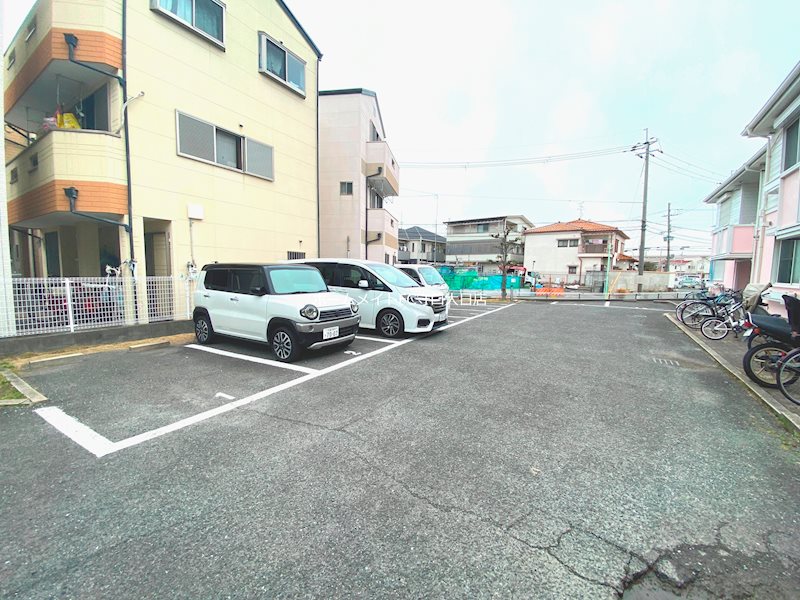 泉美ハイツ 駐車場