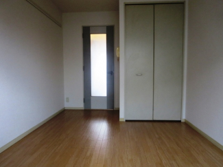 寝屋川菊池ハイツ ベッドルーム