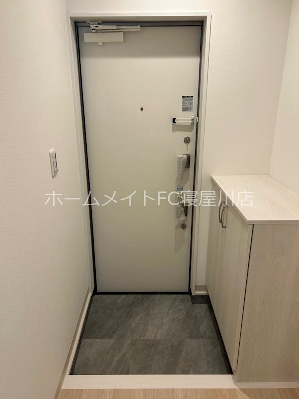 メゾンレヴナ木田町 玄関