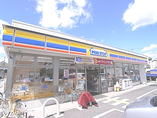メゾンレヴナ木田町 コンビニ
