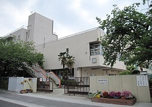 アイアイ守口ビル 中学校