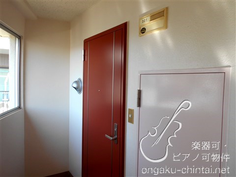 相模楽聖会館   8:00～24:00演奏可（一部号室8：00～21：00まで）　昭和音楽大学 玄関