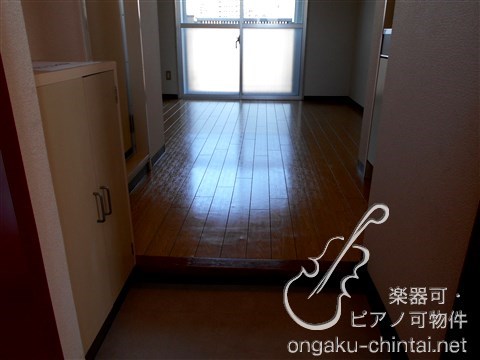 相模楽聖会館   8:00～24:00演奏可（一部号室8：00～21：00まで）　昭和音楽大学 リビング