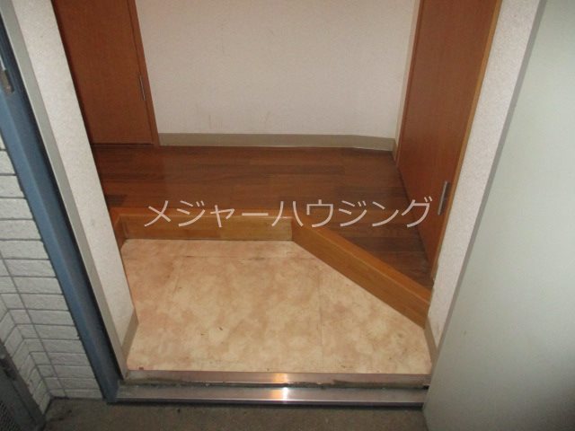 スターダスト新百合 ９：００～２２：００演奏可　昭和音楽大学 玄関