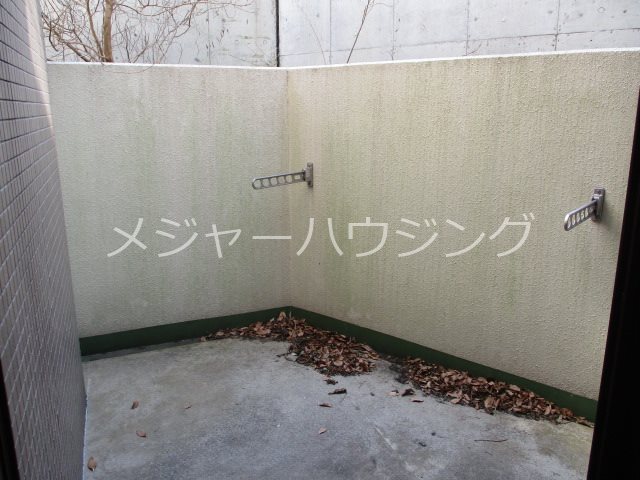 スターダスト新百合 ９：００～２２：００演奏可　昭和音楽大学 ベランダ