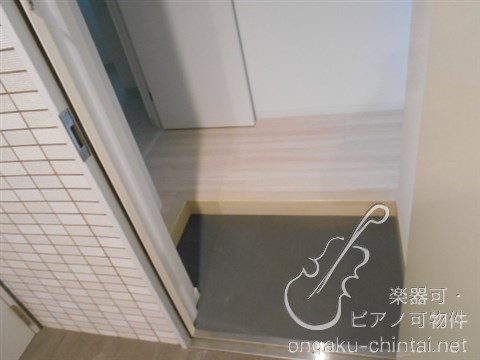 ルプログレ大塚　8：00～23：00演奏可　グランドピアノ・声楽（女性）・弦楽器、木管楽器、DTM、電子楽器 玄関