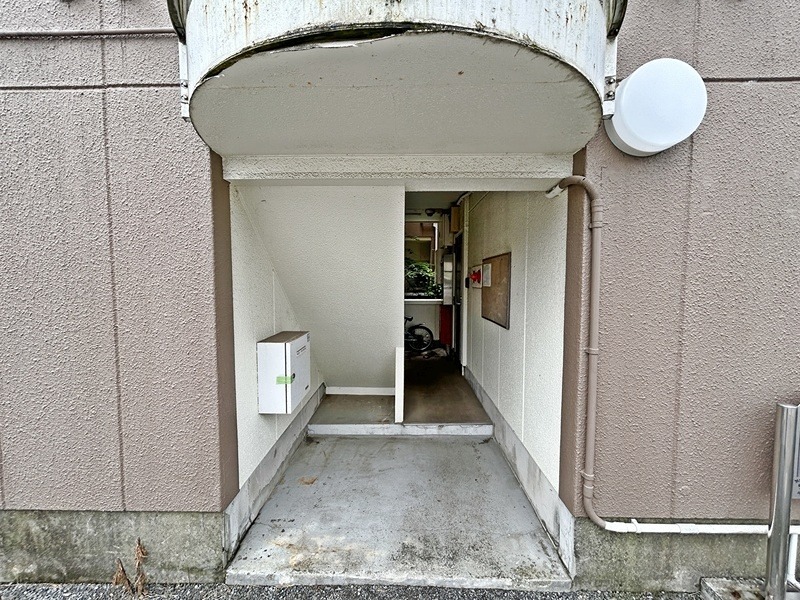 b'casa所沢下山口re-born 　防音室内にて９：00～24：00演奏可　防音室1.5帖設置済 エントランス