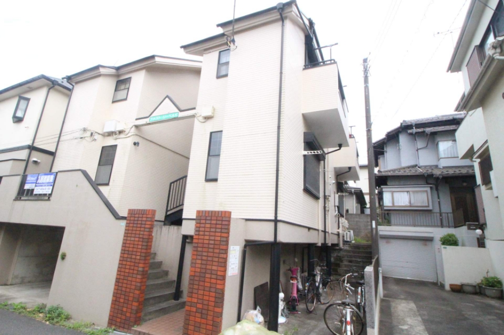 ファーストリーベＡＫ 201号室 外観