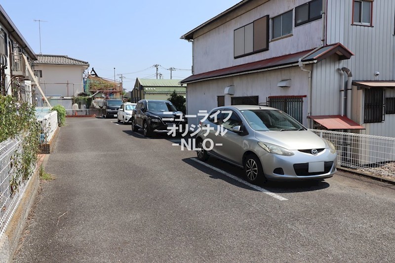 ウエストパレス 駐車場