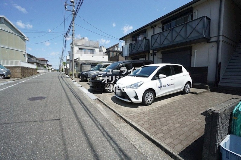 コスモ湘南B 駐車場