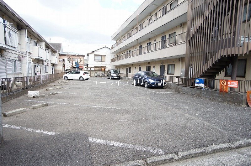 クイーンハイツ南台 駐車場