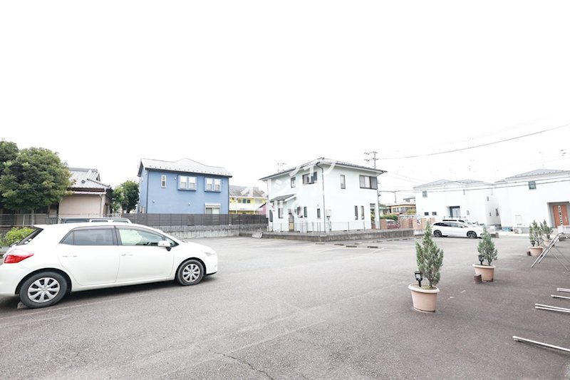 メゾン城山 駐車場