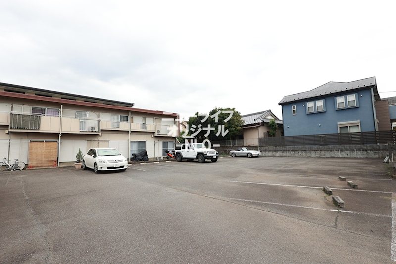 メゾン城山 駐車場