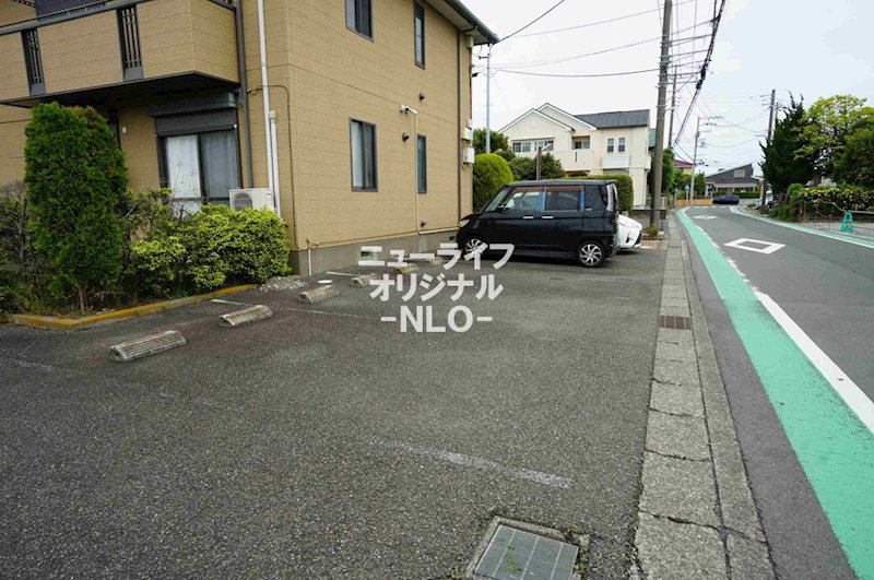 プレザントハイムＡ 駐車場