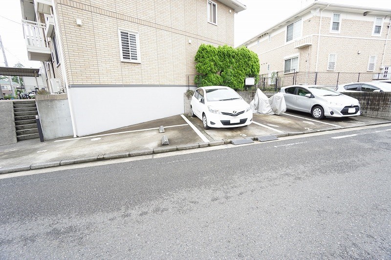 ダイヤハット長 駐車場