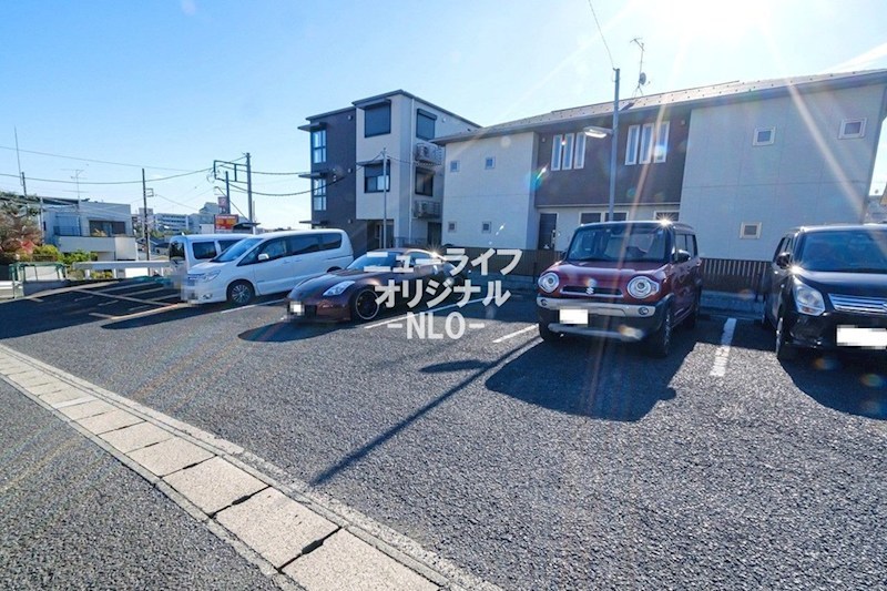 クレストトボリⅢ 駐車場