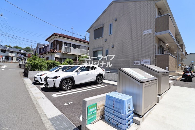 クレセントＣ 駐車場