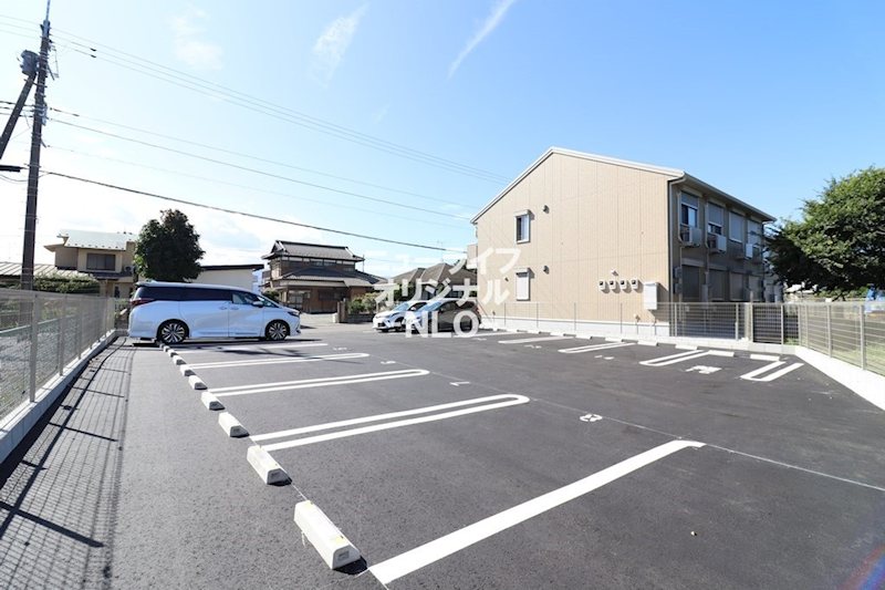ヴィラ　ジュネス 駐車場