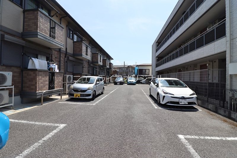 アゼリア 駐車場