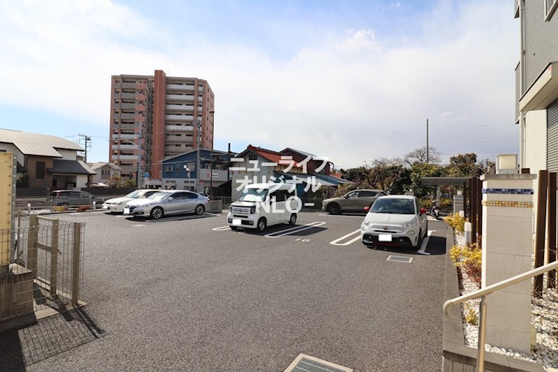 ロイヤルパークス石田 駐車場