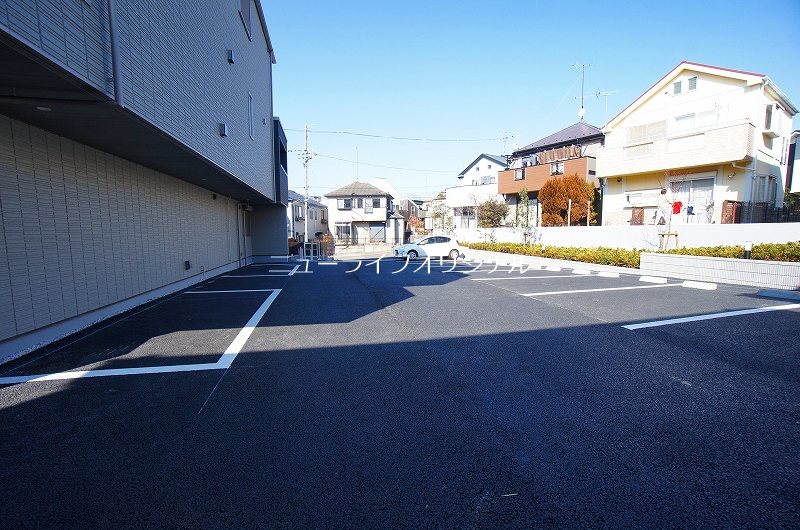 トロワベルテュ 駐車場