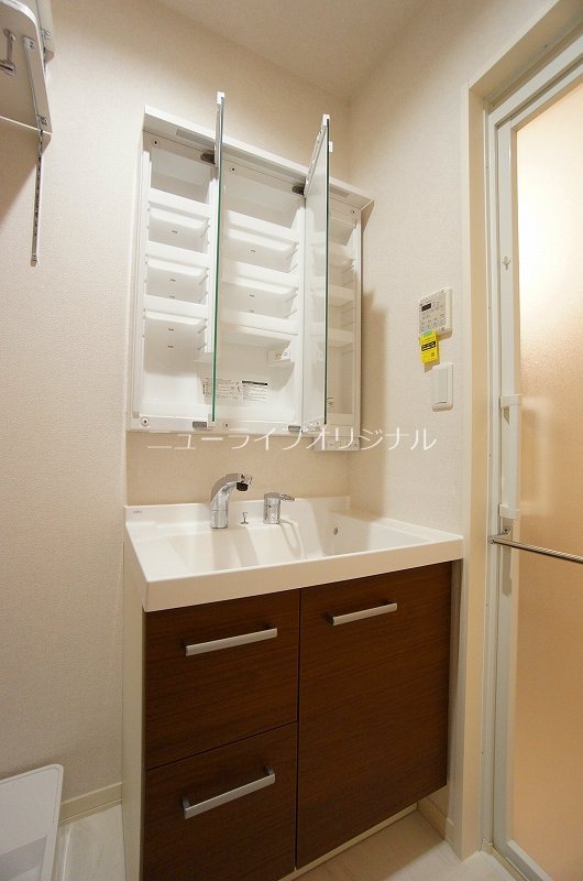 トロワベルテュ 洗面所