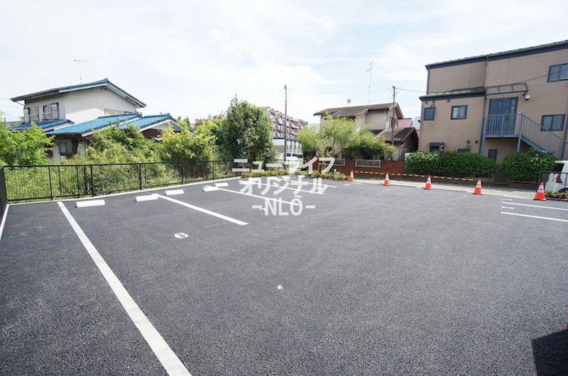 グリナージュ 駐車場