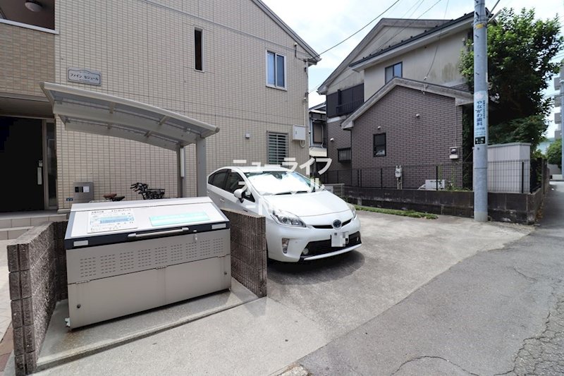 ファインセジュール 駐車場