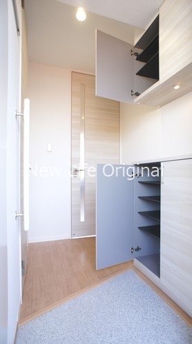 クレセントエス 玄関