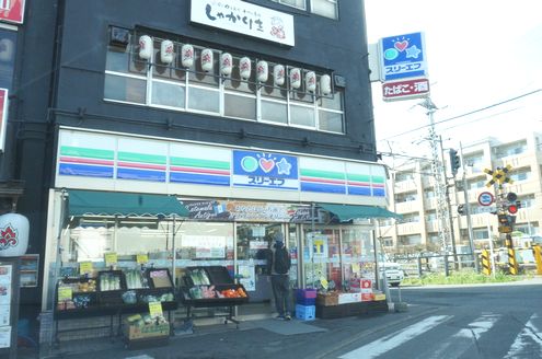 ハイツアゼリア コンビニ