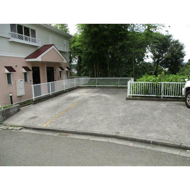 金井ビューヒルズＢ棟 駐車場