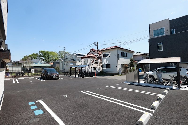 ロイヤルヒルズ 駐車場