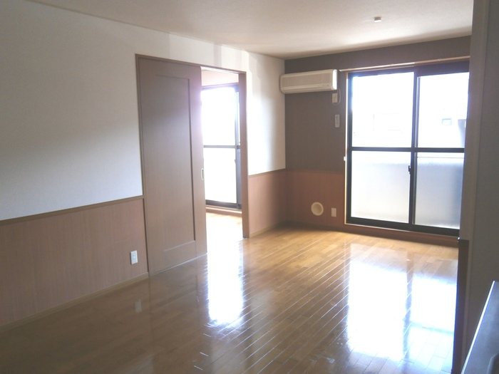 アルファタウン秦野新町　B リビング