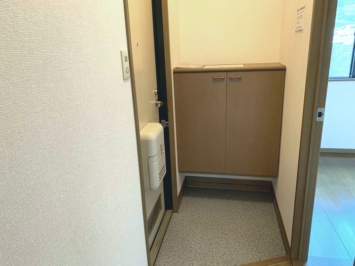 サンヒルズ西山　ＡＢＣ 玄関