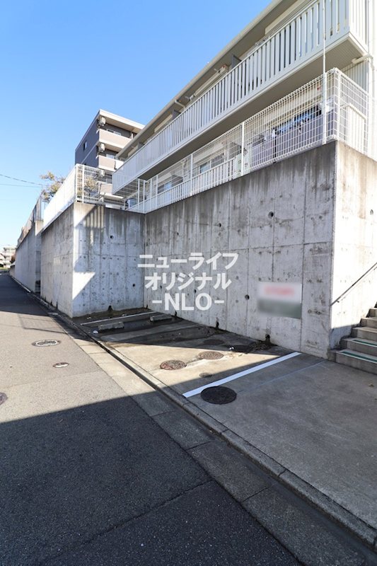 Ｔ．エテルネル 駐車場