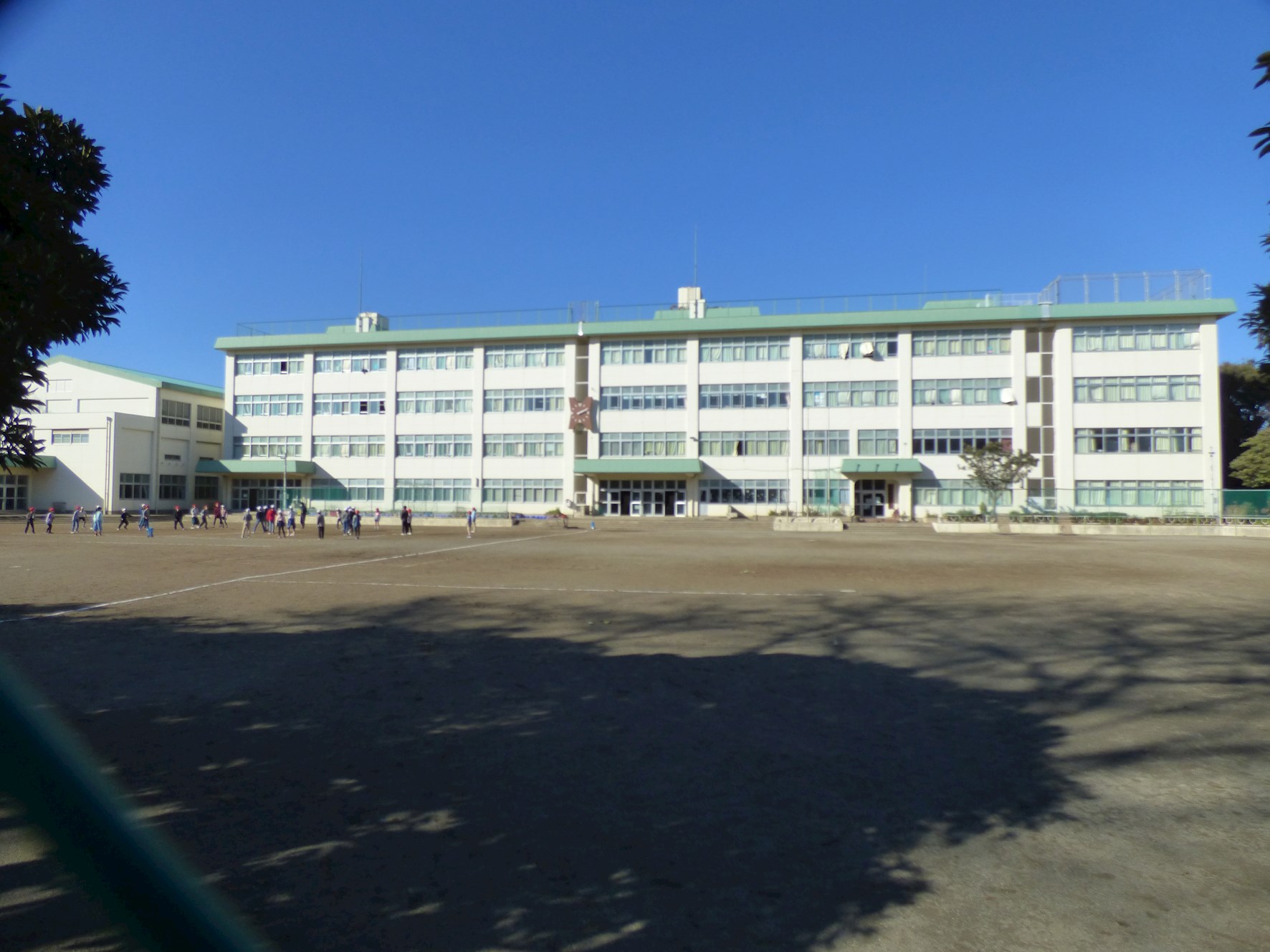 ヴェル・ドミール 小学校