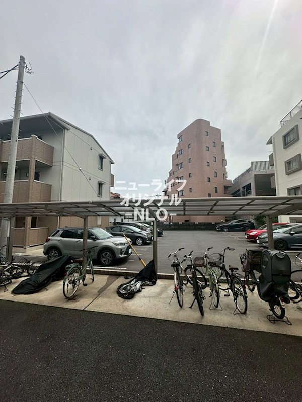 ヴィクトワール　壱番館 駐車場