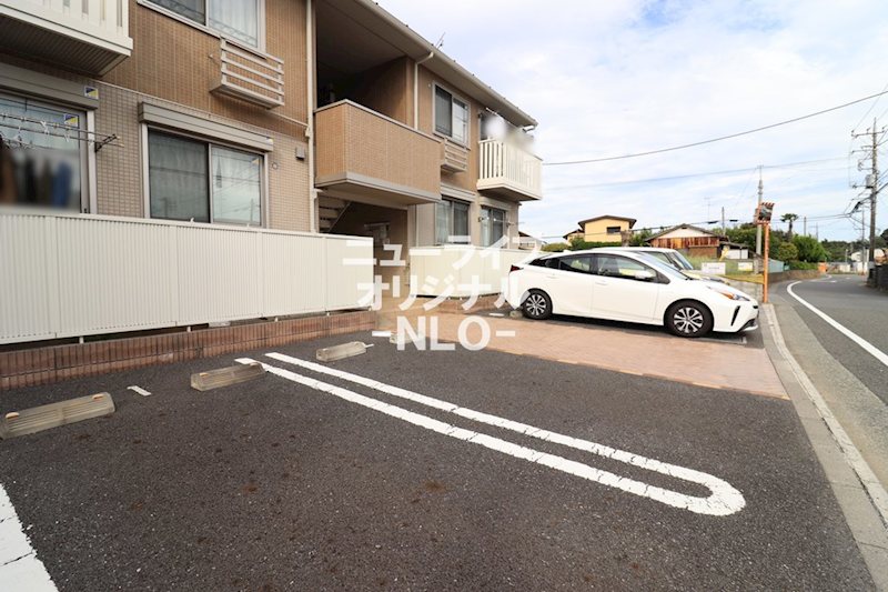 プラド 駐車場