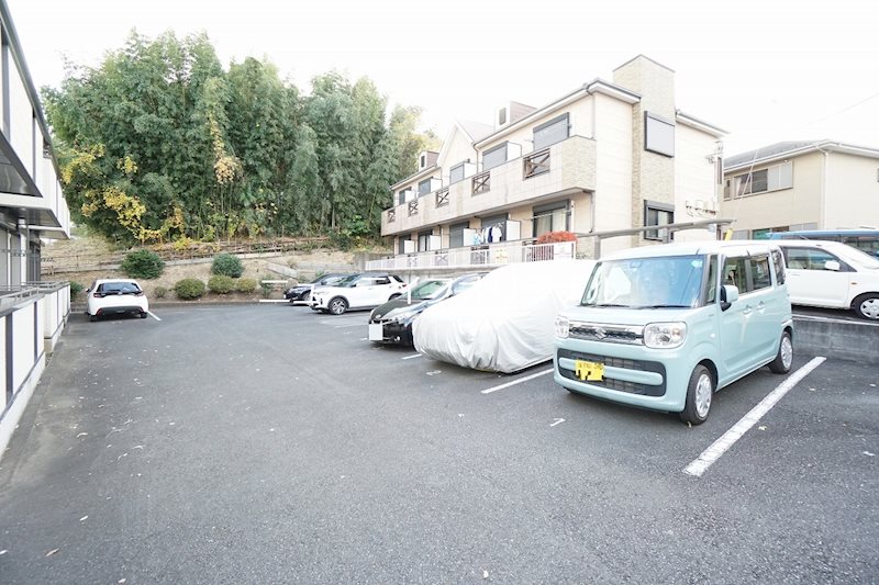 グランディール善行坂 駐車場