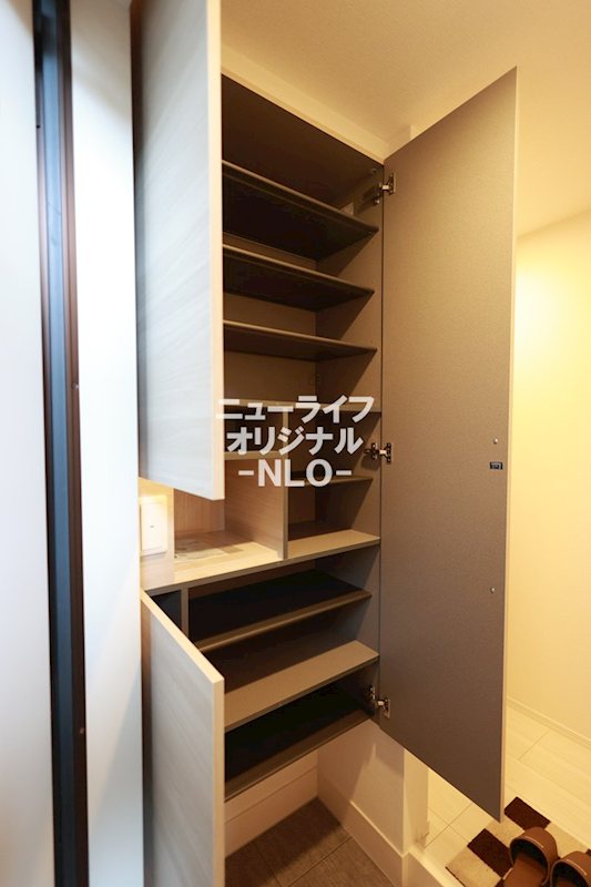 ロイヤルヒルズ 玄関