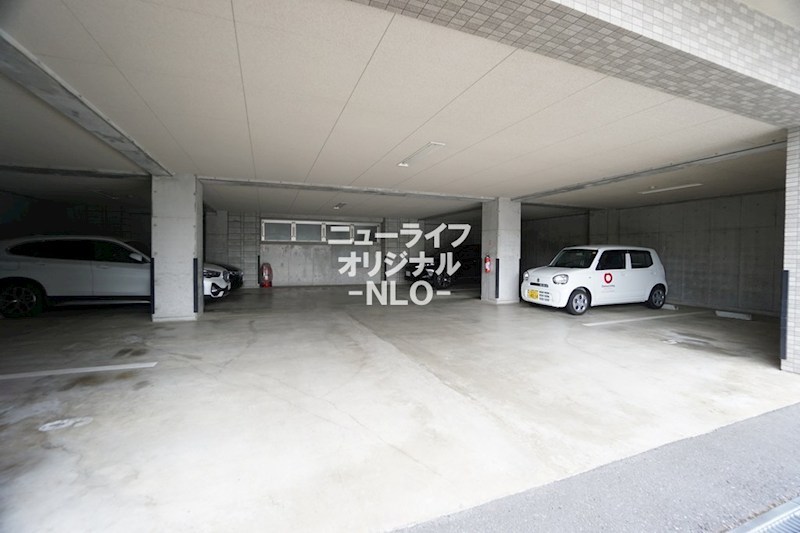 カラット中川 駐車場