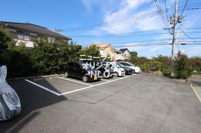 メゾンマロニエ 駐車場
