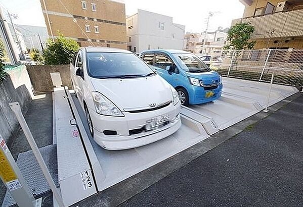 グレース代官Ⅳ 駐車場