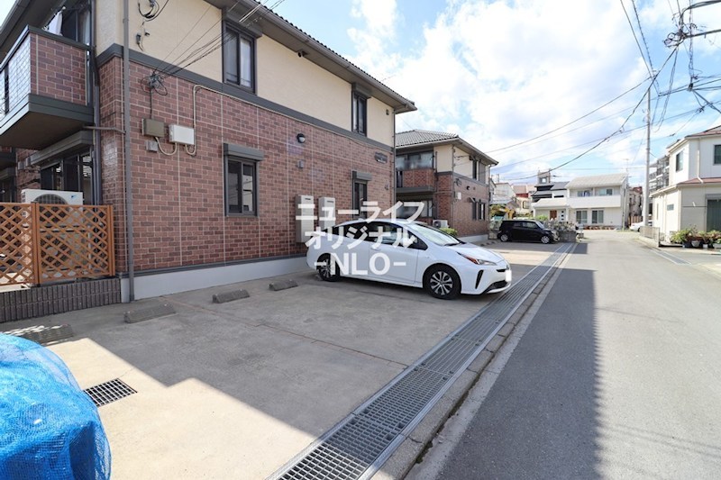 クライン・ガルテンB 駐車場